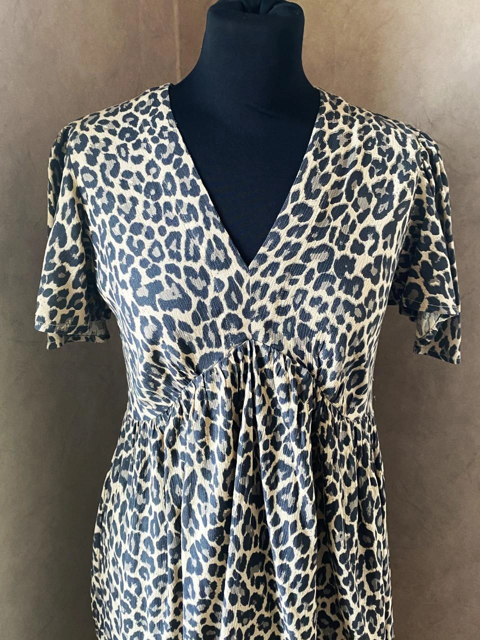KIABI-jurk maat 34 beige & zwart luipaardprint – V-hals vloeiende bohemien-chique stijl – photo 2